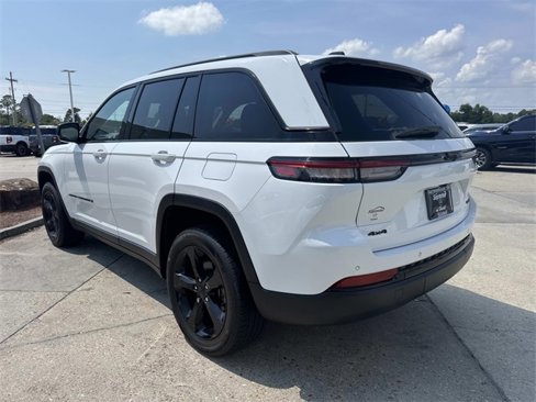 Used 2023 Jeep Grand Cherokee Limited w/ Black Appearance Package image 4