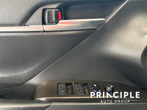 Used 2021 Toyota Camry SE w/ Carpet Mat Package (TMS) image 13
