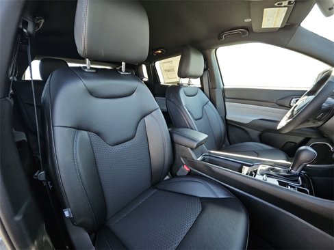 New 2025 Jeep Compass Latitude image 30