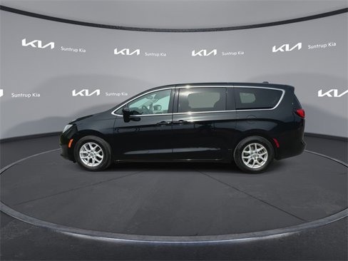 Used 2017 Chrysler Pacifica LX image 12