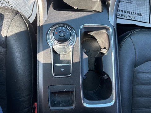 Used 2017 Ford Fusion SE w/ Fusion SE Technology Package image 16