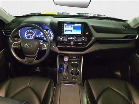 Used 2022 Toyota Highlander XLE image 9