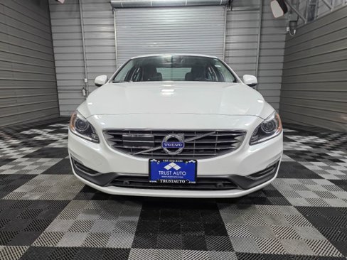 Used 2017 Volvo S60 T5 Inscription Platinum w/ Climate Package image 3