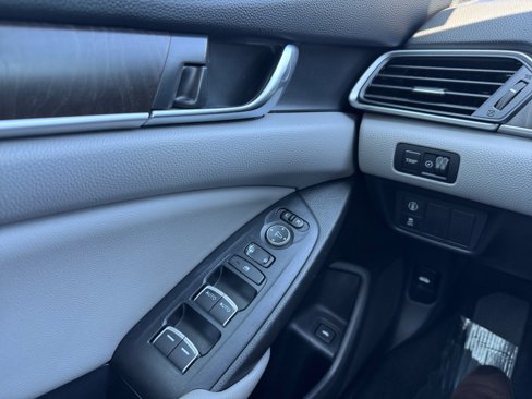 Used 2020 Honda Accord EX image 36
