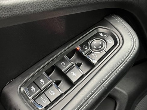 Used 2017 Porsche Macan Turbo image 25