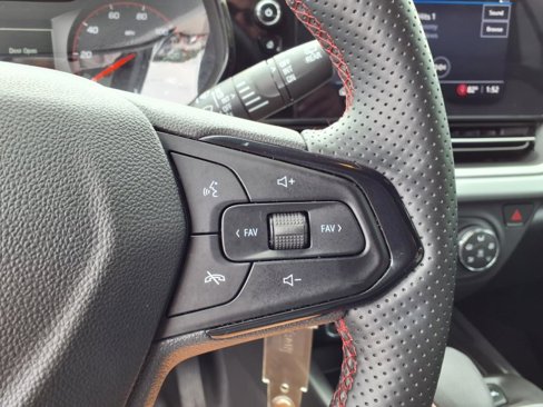 Used 2025 Chevrolet Trax RS image 13