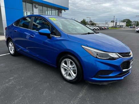 Used 2017 Chevrolet Cruze LT image 5