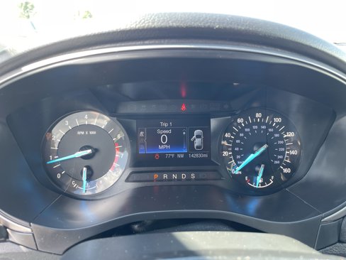 Used 2017 Ford Fusion SE w/ Equipment Group 201A image 11