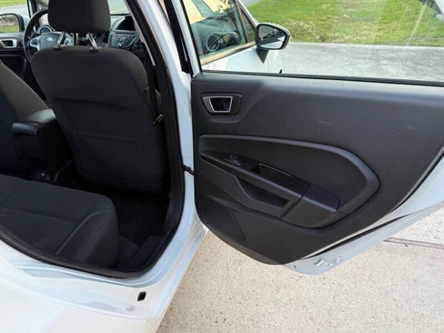 Used 2016 Ford Fiesta SE image 21