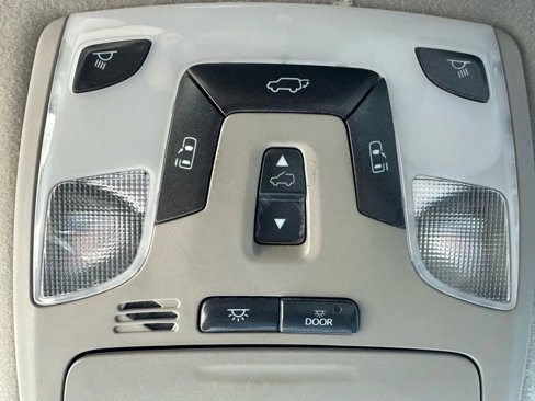 Used 2013 Toyota Sienna XLE image 24