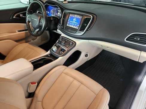 Used 2017 Chrysler 200 Limited Platinum image 33