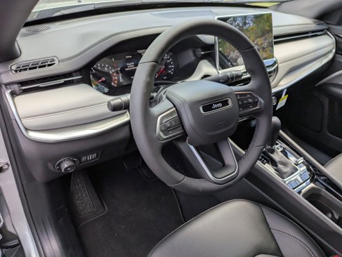 New 2025 Jeep Compass Limited image 10