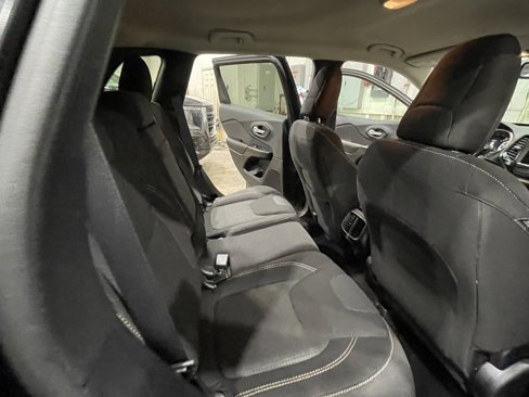 Used 2016 Jeep Cherokee Latitude image 22