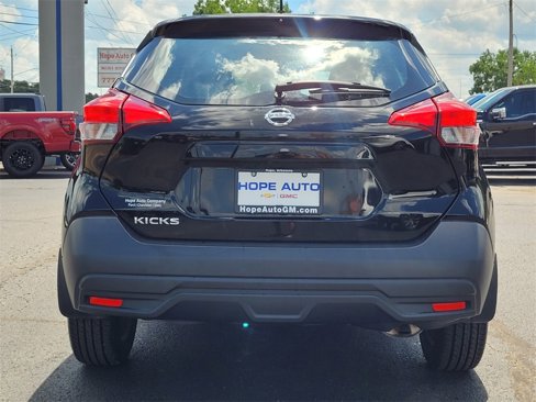 Used 2018 Nissan Kicks S image 5