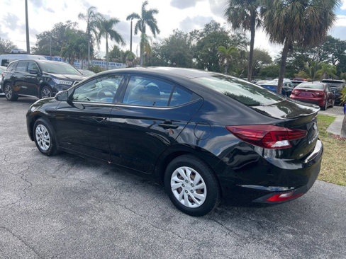 Used 2019 Hyundai Elantra SE image 7