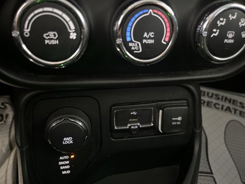Used 2017 Jeep Renegade Altitude image 21