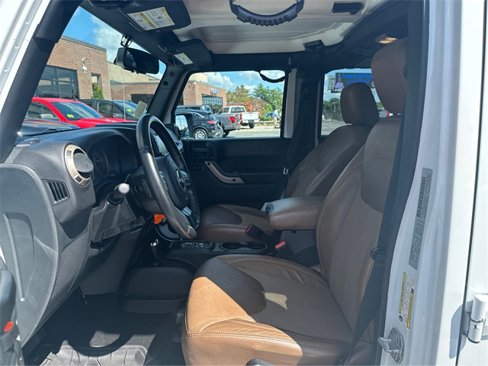 Used 2016 Jeep Wrangler Unlimited Sahara image 9