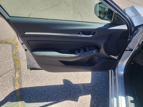New 2024 Nissan Altima 2.5 SR image 11