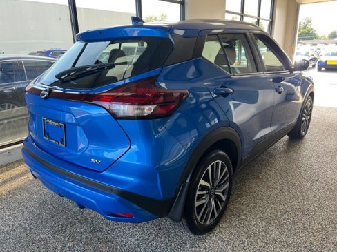 Used 2023 Nissan Kicks SV image 2