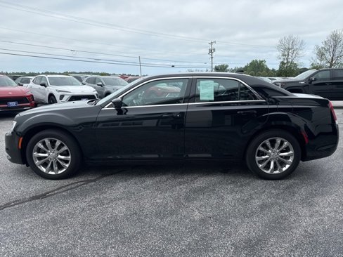 Used 2015 Chrysler 300 Limited image 4