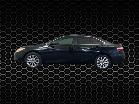 Used 2015 Toyota Camry XLE image 12