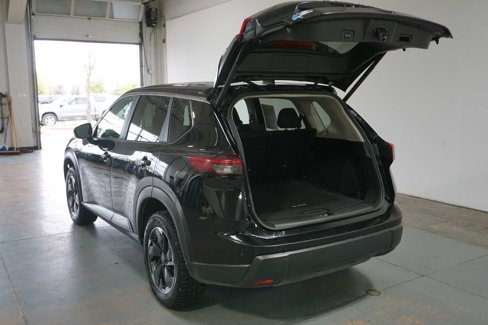 Used 2024 Nissan Rogue SV image 4