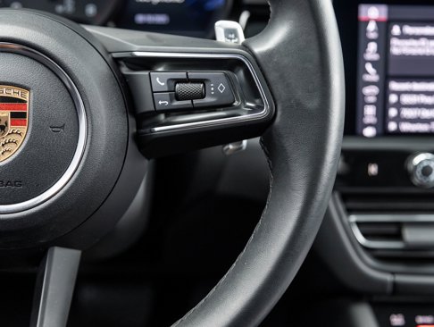 Certified 2024 Porsche Macan image 16