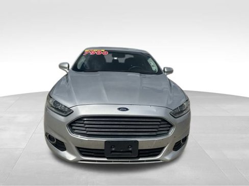 Used 2016 Ford Fusion Titanium image 2