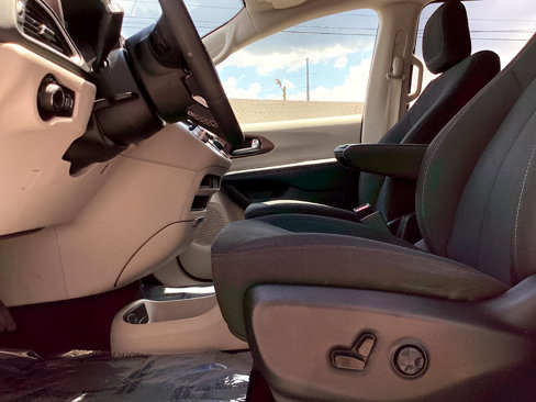 Used 2023 Chrysler Voyager LX image 15