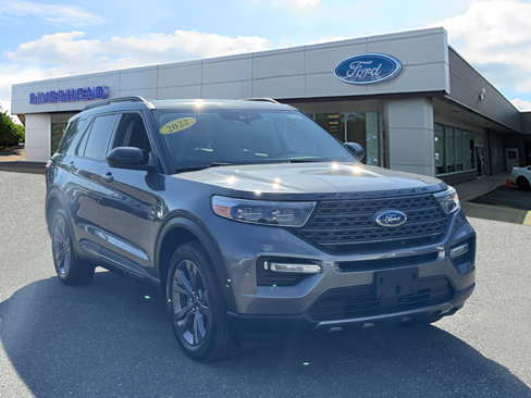 Used 2022 Ford Explorer XLT w/ Equipment Group 202A image 2