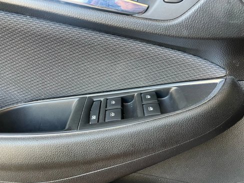 Used 2018 Chevrolet Cruze LT w/ Convenience Package image 16