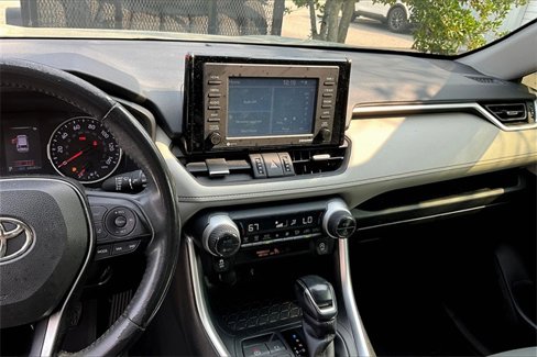 Used 2021 Toyota RAV4 XLE Premium image 6