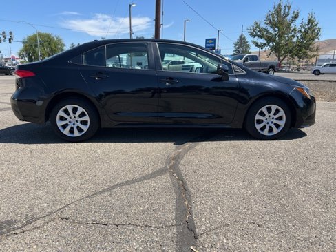 Used 2023 Toyota Corolla LE image 2
