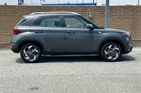 New 2025 Hyundai Venue SEL image 3