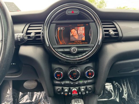 Used 2017 MINI Cooper 4-Door Hardtop image 13