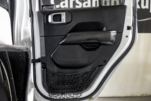 Used 2018 Jeep Wrangler Unlimited Sahara image 36