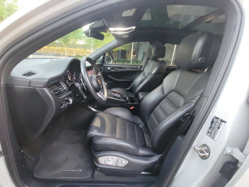 Used 2023 Porsche Macan image 10