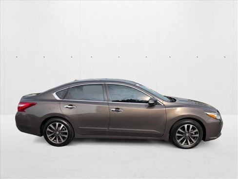 Used 2016 Nissan Altima 2.5 SL w/ 2.5 Technology Package image 4