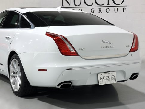 Used 2013 Jaguar XJ image 29