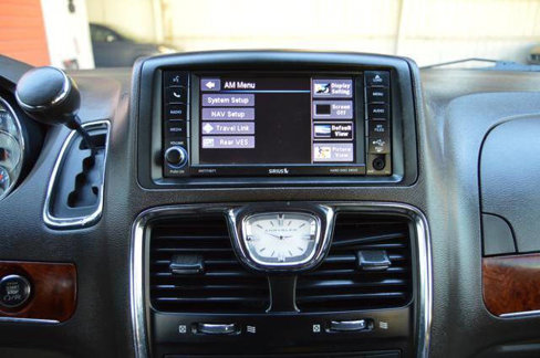 Used 2016 Chrysler Town & Country Touring-L image 24