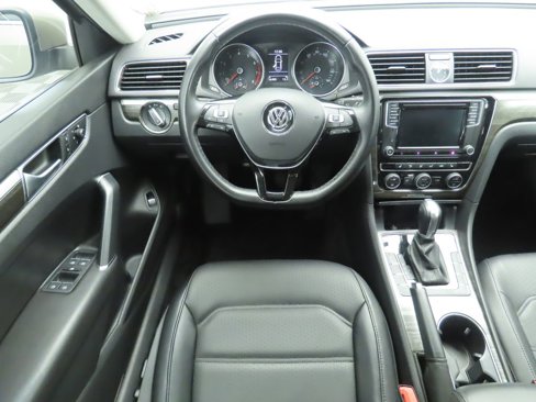 Used 2016 Volkswagen Passat 1.8T SE image 10