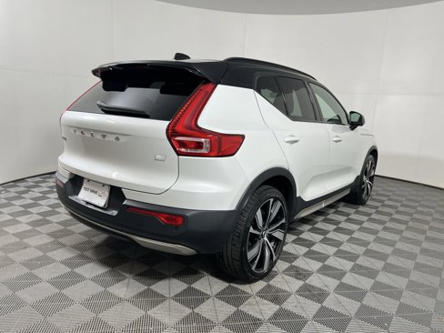 Used 2021 Volvo XC40 P8 Recharge w/ Advanced Package image 10