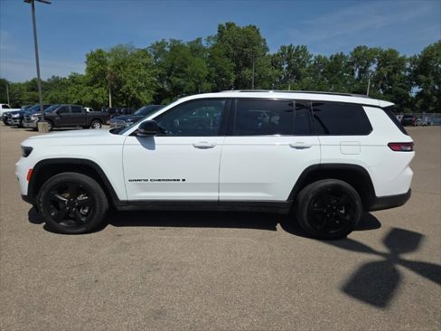 Used 2023 Jeep Grand Cherokee L Laredo image 4