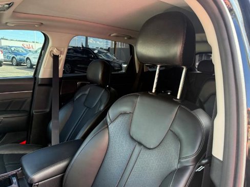 Used 2021 Kia Sorento SX image 12
