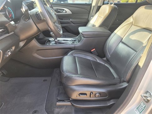 Used 2020 Chevrolet Traverse LT image 16