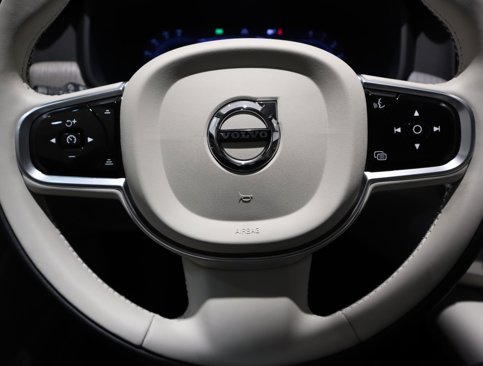 Used 2025 Volvo S90 B6 Plus w/ Protection Package Premier image 29