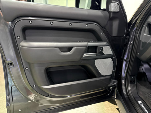 Used 2024 Land Rover Defender 130 X image 14