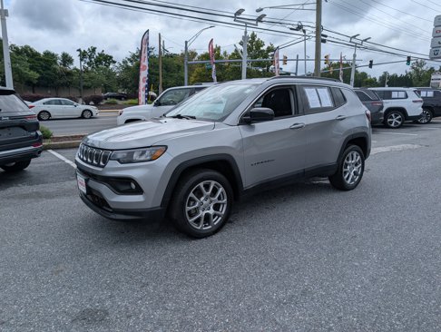 Used 2022 Jeep Compass Latitude image 2