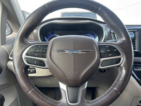 Certified 2018 Chrysler Pacifica Touring-L image 25