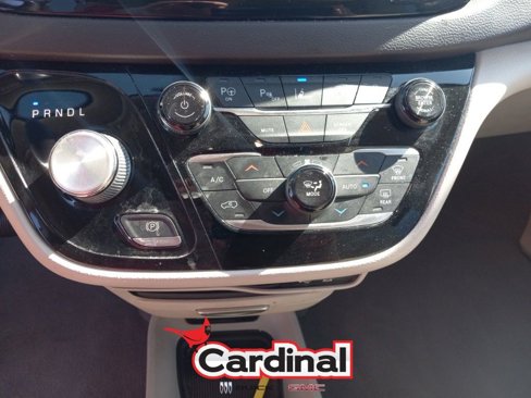 Used 2020 Chrysler Pacifica Touring-L w/ Tire & Wheel Group image 37